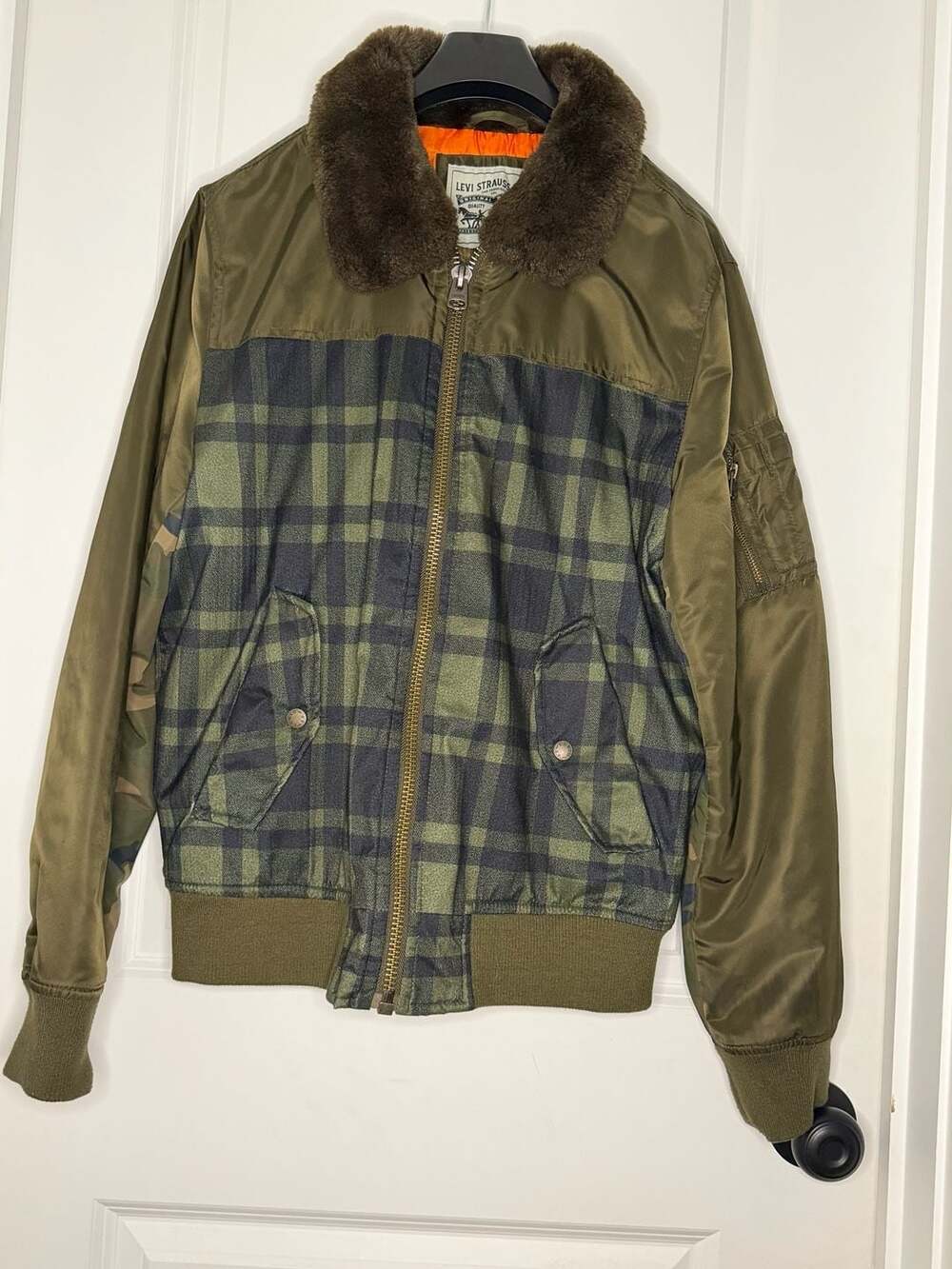 Levi Strauss & Co. Bomber Jacket Size S Green Plaid Camo Fur Collar